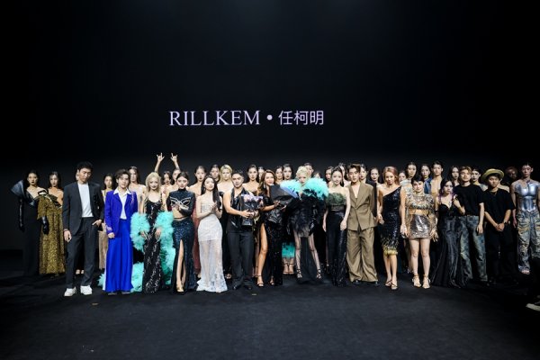 财富家 WT·MODEL × RILLKEM“故障深渊”大秀于北京盛大发布，咏叹神话与现实的时尚对话