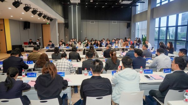 芒果配资 企业如何破解融资难题？在这场金洽会进园区的活动上，金融机构给出了建议……